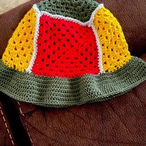 Handmade hat. For ages 3 to 5 year. %100 cotton  color red yellow & green.